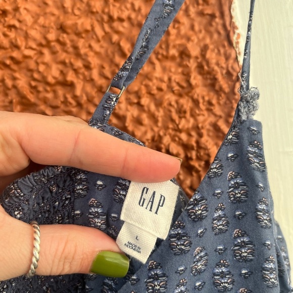GAP Size Large Cami Dress Fit & Flare V-neck Blue Floral Smocked Back FLAWED - Picture 4 of 7